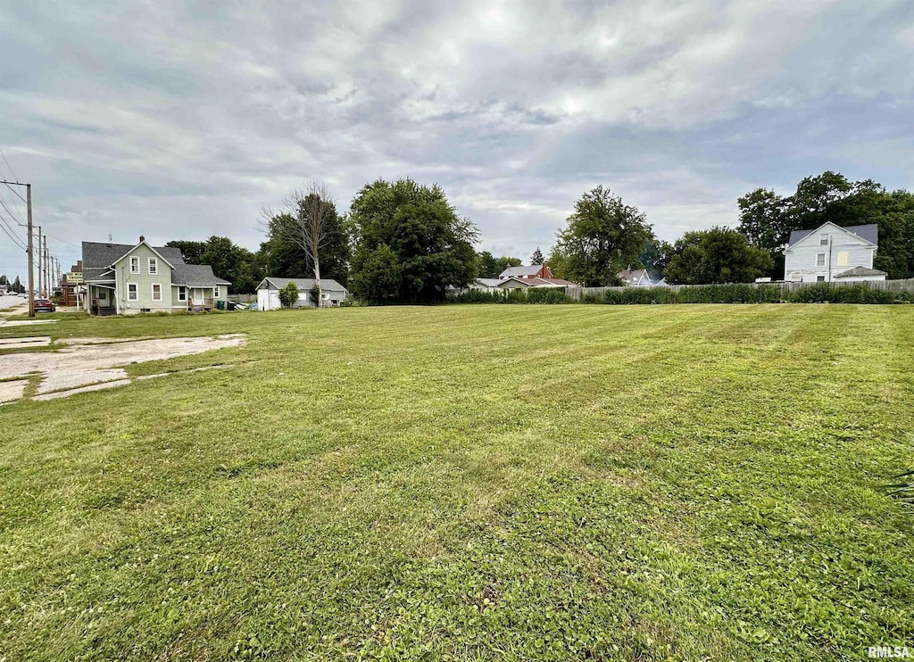 153 N Henderson St, Galesburg, IL 61401