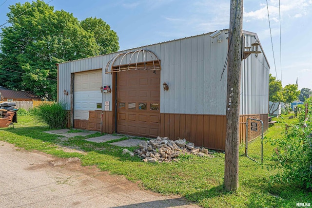 1214 Pekin St, Lincoln, IL 62656 - view of detached garage