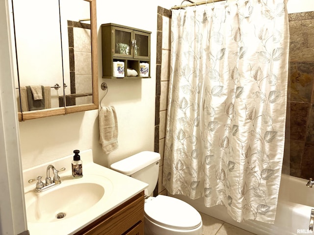 4317 Harvard Dr, Springfield, IL 62712 - bathroom featuring shower / bath combo with shower curtain and vanity