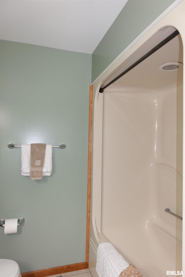 1156 Russell Ave, Galesburg, IL 61401 - full bath featuring a shower