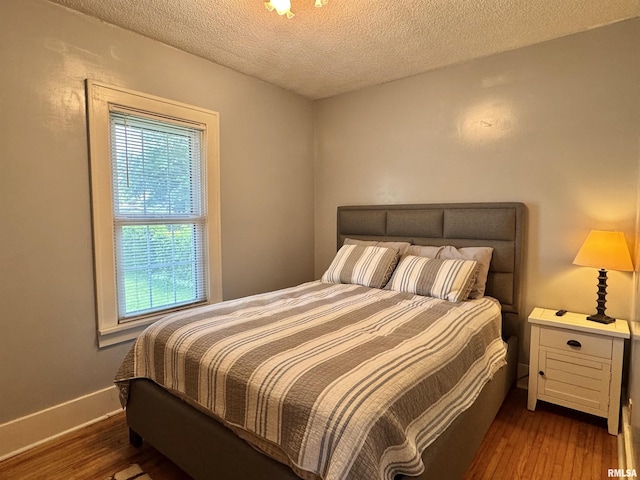 839 E Fremont St, Galesburg, IL 61401 - bedroom featuring dark wood-type flooring and a textured ceiling