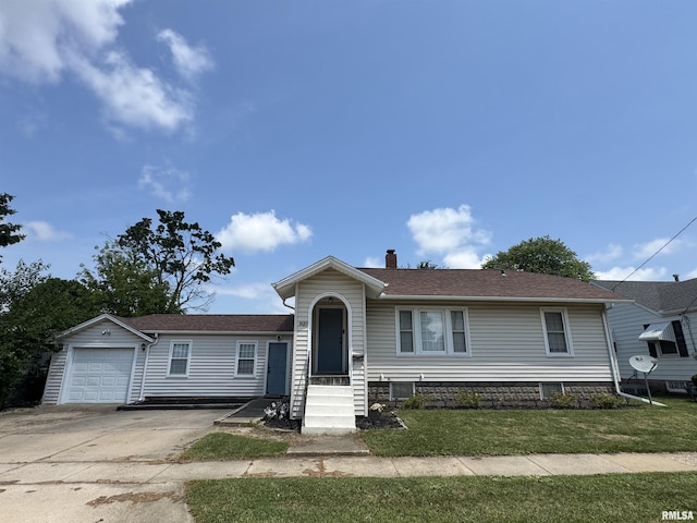839 E Fremont St, Galesburg, IL 61401 - view of front facade featuring a chimney, driveway, and a front yard