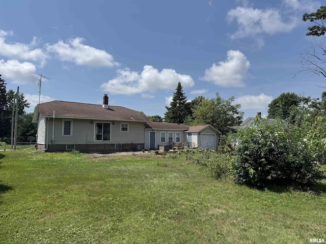 839 E Fremont St, Galesburg, IL 61401 - rear view of property featuring a chimney and a lawn