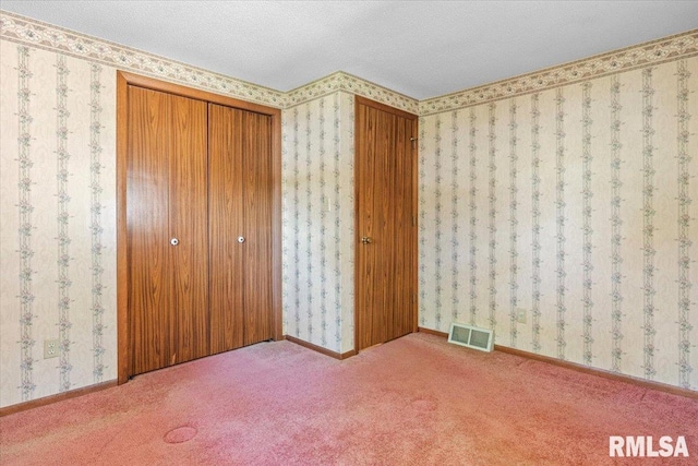 15858 Oak Ln, Girard, IL 62640 - unfurnished bedroom featuring a textured ceiling, carpet flooring, and a closet