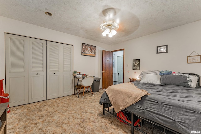 147 Northville Dr, Lincoln, IL 62656 - bedroom featuring a closet, carpet flooring, a textured ceiling, and ceiling fan