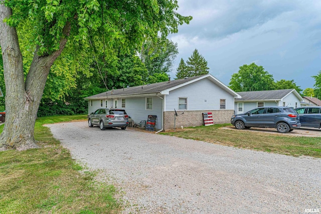 64 Gavin St, Lincoln, IL 62656 - view of front of house with driveway and a front yard