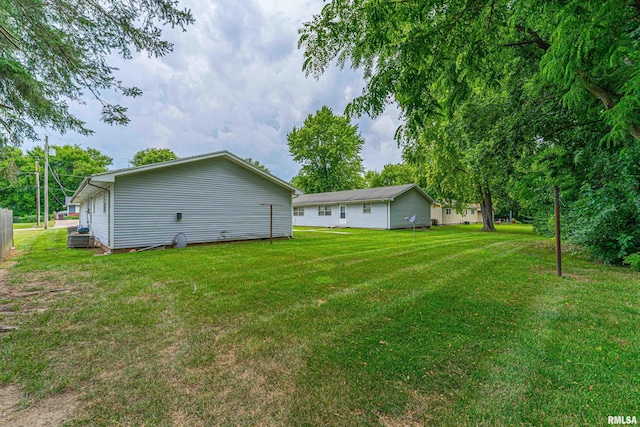 64 Gavin St, Lincoln, IL 62656 - view of green lawn