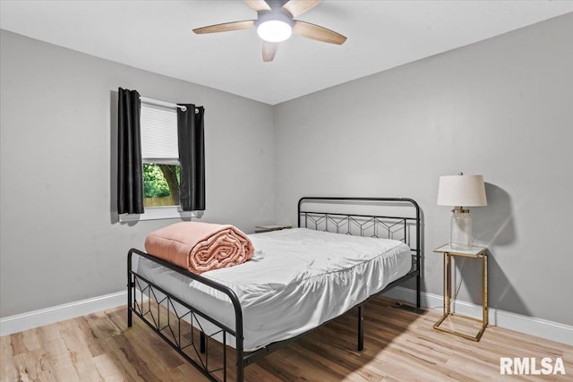 3328 Mars Ave, Springfield, IL 62707 - bedroom featuring wood finished floors and a ceiling fan
