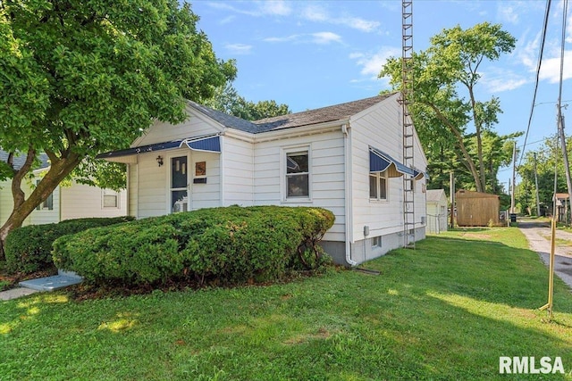 2912 E Enos Ave, Springfield, IL 62702 - bungalow-style home featuring a front yard