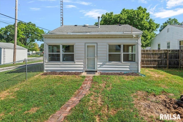 2912 E Enos Ave, Springfield, IL 62702 - view of front of property featuring a fenced backyard and roof with shingles