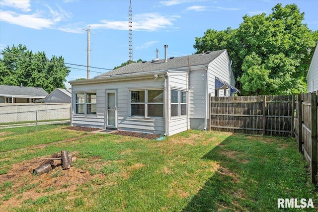 2912 E Enos Ave, Springfield, IL 62702 - back of property featuring a fenced backyard
