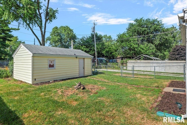 2912 E Enos Ave, Springfield, IL 62702 - view of yard with an outbuilding