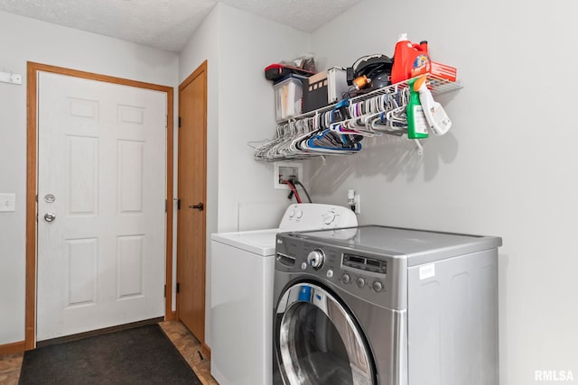 16540 Wernowsky St, Petersburg, IL 62675 - laundry room featuring independent washer and dryer and a textured ceiling
