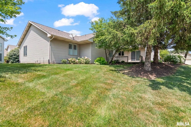 4905 Eagles Lndg, Springfield, IL 62711 - view of front of home with a front yard and a shingled roof