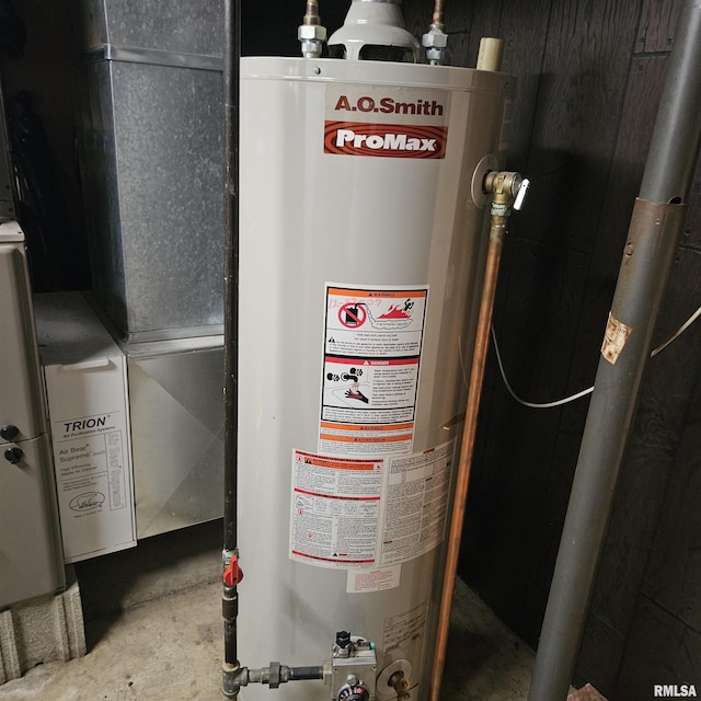 704 N Cherry St, Abingdon, IL 61410 - utility room with gas water heater