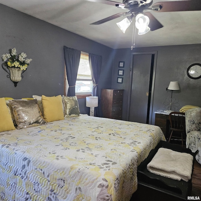 704 N Cherry St, Abingdon, IL 61410 - bedroom featuring a ceiling fan