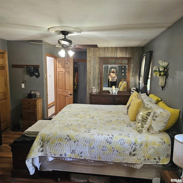 704 N Cherry St, Abingdon, IL 61410 - bedroom featuring wood finished floors and a ceiling fan