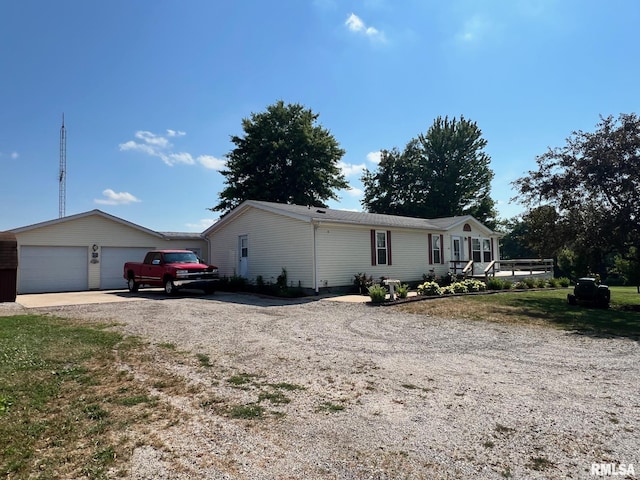 517 S Obannon St, Raymond, IL 62560 - view of front of property with driveway