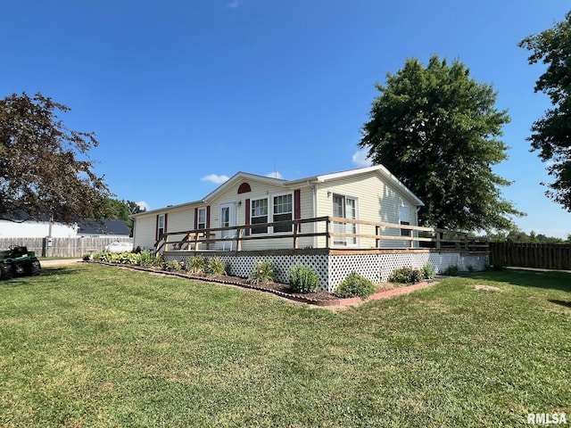 517 S Obannon St, Raymond, IL 62560 - view of front facade featuring a deck