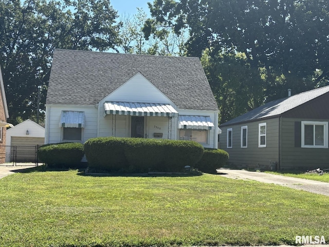 2308 S Whittier Ave, Springfield, IL 62704 - bungalow-style house featuring a shingled roof