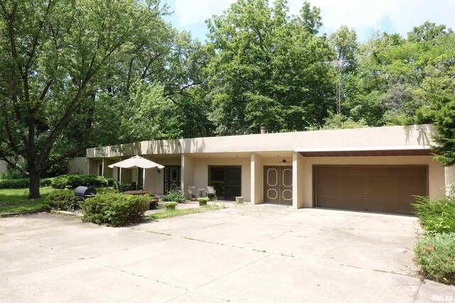 604 Knox Rd N Unit 1000, Gilson, IL 61436 - view of front of property featuring stucco siding, a garage, and driveway