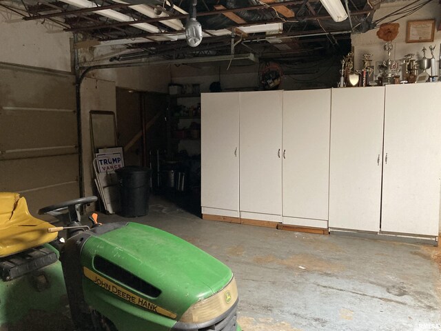 604 Knox Rd N Unit 1000, Gilson, IL 61436 - view of garage