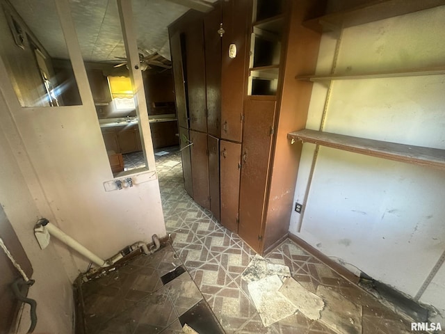 544 W Tompkins St, Galesburg, IL 61401 - view of hallway