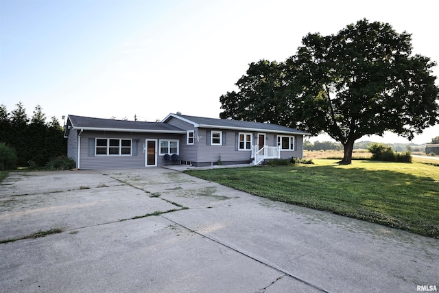 42060 County Highway 10, Nebo, IL 62355 - ranch-style home featuring driveway and a front lawn