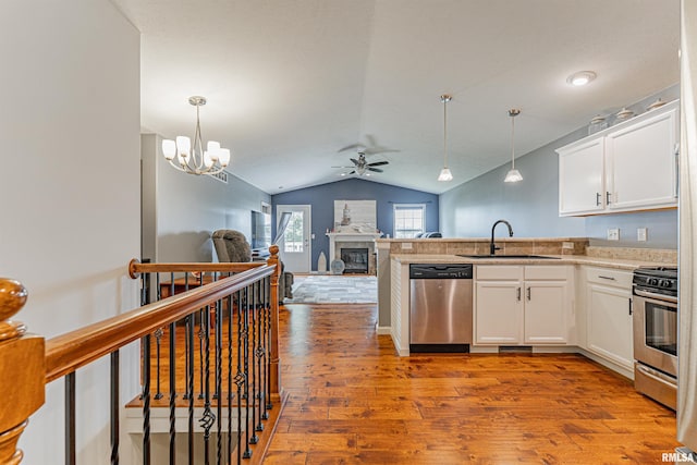3 Megan Ct, Bloomington, IL 61705 - kitchen featuring stainless steel appliances, a ceiling fan, vaulted ceiling, hardwood / wood-style flooring, and a peninsula