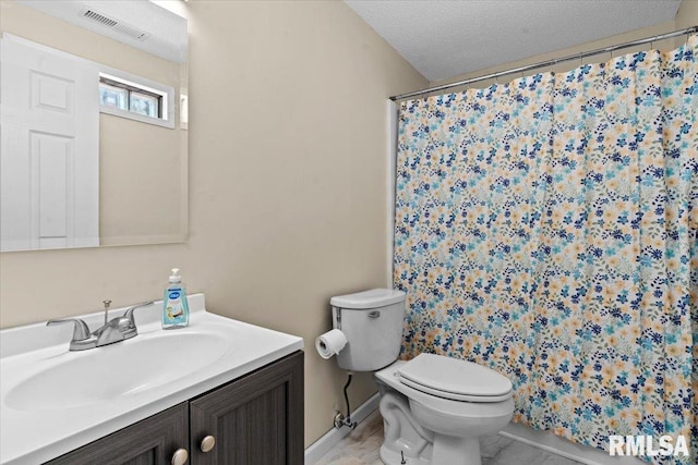913 Diane Ct, Springfield, IL 62702 - bathroom with vanity and a shower with shower curtain