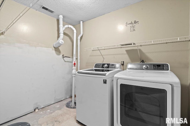 913 Diane Ct, Springfield, IL 62702 - laundry room featuring independent washer and dryer and a textured ceiling