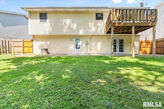 913 Diane Ct, Springfield, IL 62702 - back of property with french doors, a fenced backyard, and a deck