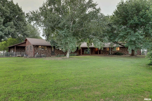 1220 Springdale S Dr, Quincy, IL 62305 - view of green lawn