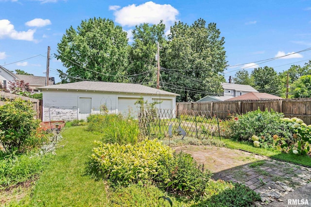 417 E Keys Ave, Springfield, IL 62702 - view of yard with an outdoor structure