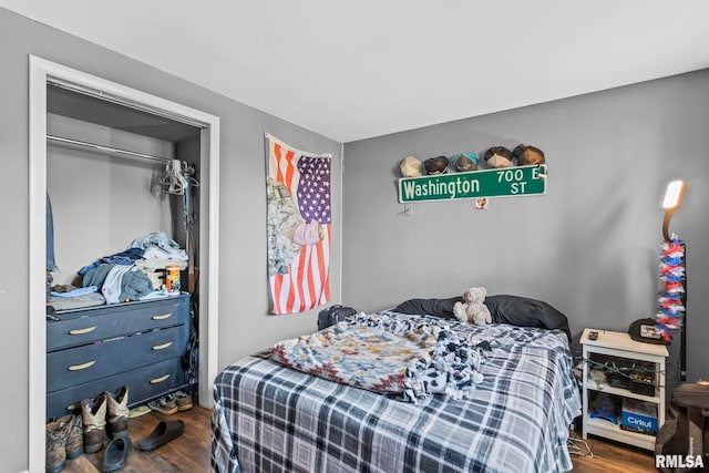 2208 E Black Ave, Springfield, IL 62702 - bedroom featuring wood finished floors and a closet