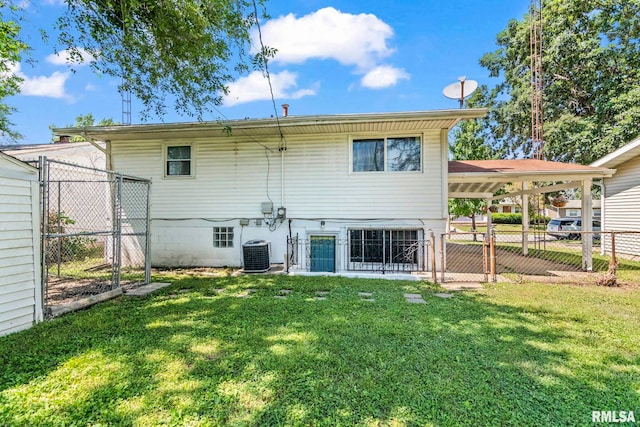 2208 E Black Ave, Springfield, IL 62702 - back of house featuring a gate