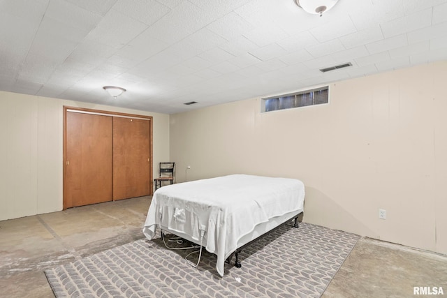 1613 Denison Dr, Springfield, IL 62704 - bedroom with concrete flooring and a closet