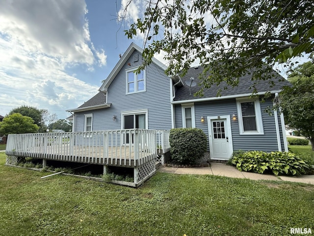 833 Willard St, Galesburg, IL 61401 - rear view of property featuring a yard, roof with shingles, and a wooden deck