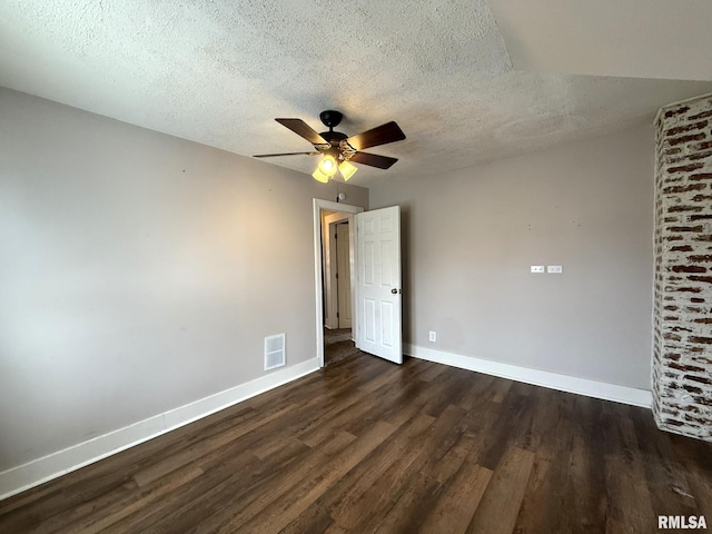833 Willard St, Galesburg, IL 61401 - unfurnished room featuring dark wood-type flooring, a textured ceiling, and a ceiling fan