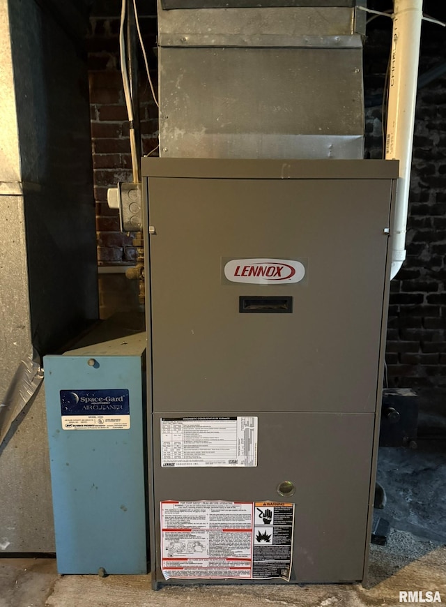 833 Willard St, Galesburg, IL 61401 - utilities with heating unit
