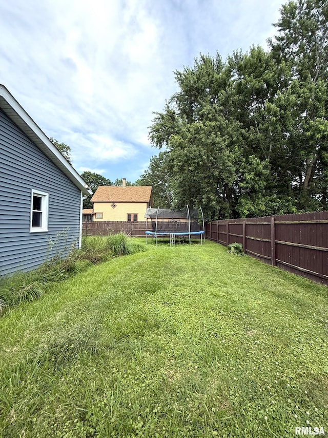 833 Willard St, Galesburg, IL 61401 - fenced backyard featuring a trampoline