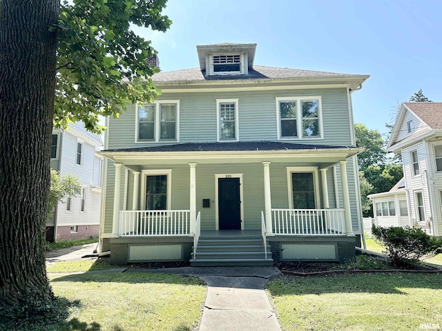 231 N Webster Ave, Jacksonville, IL 62650 - traditional style home featuring covered porch and a front yard