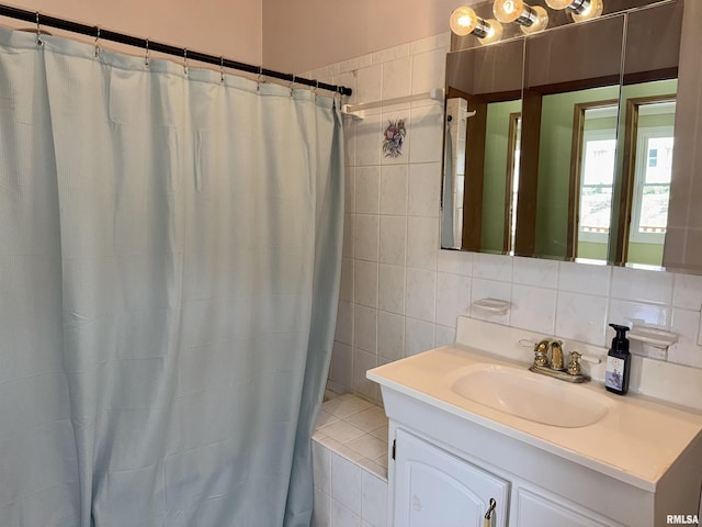 778 E Grove St, Galesburg, IL 61401 - full bath with tile walls, vanity, and a shower with shower curtain