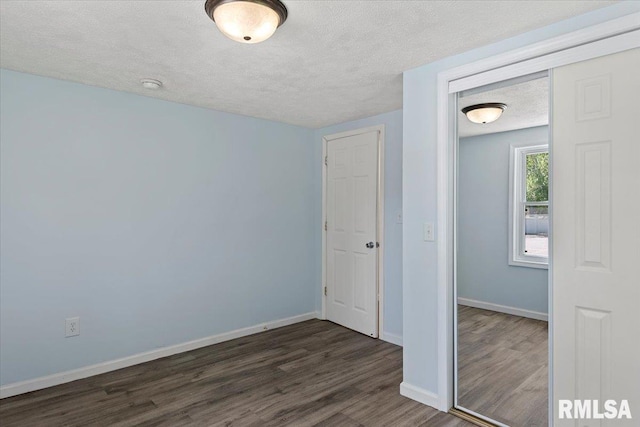 3132 S 4th St, Springfield, IL 62703 - unfurnished room with a textured ceiling and dark wood finished floors