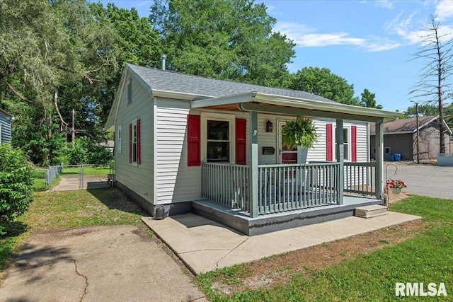 3132 S 4th St, Springfield, IL 62703 - bungalow-style home featuring covered porch and roof with shingles