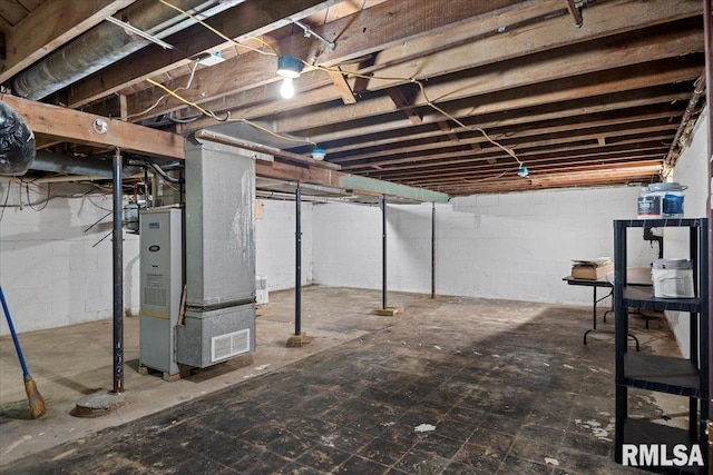 3132 S 4th St, Springfield, IL 62703 - unfinished below grade area featuring heating unit