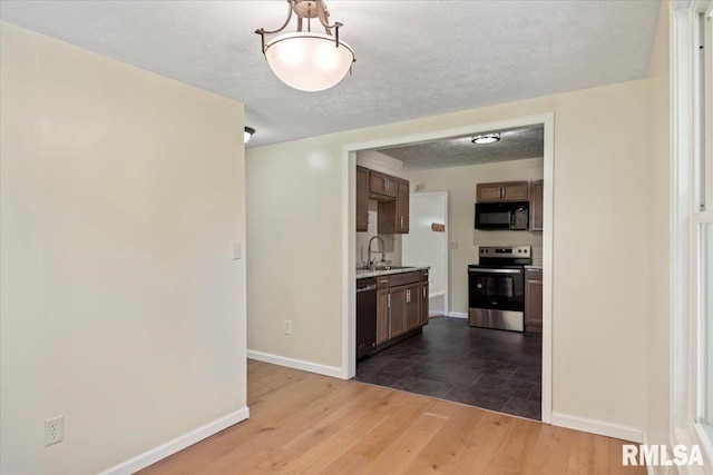 3132 S 4th St, Springfield, IL 62703 - kitchen with appliances with stainless steel finishes, dark wood-type flooring, light countertops, and a textured ceiling