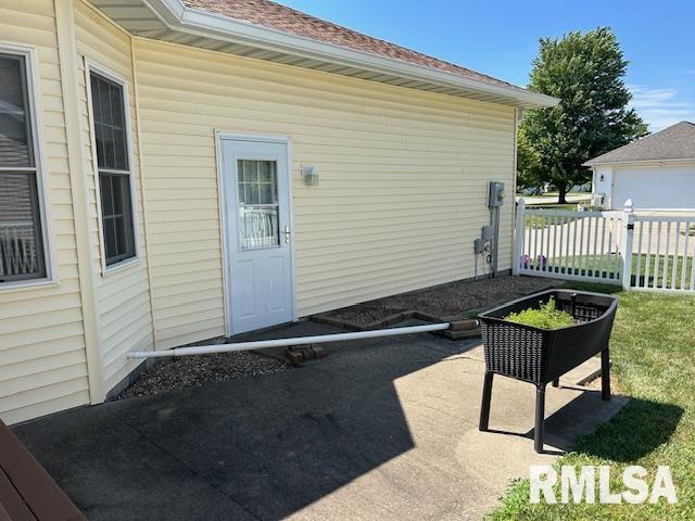 4424 Venetian Dr, Springfield, IL 62703 - view of exterior entry