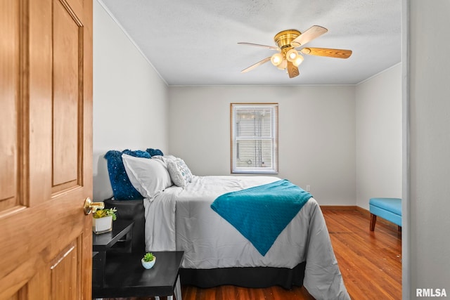 321 N 5th St, Petersburg, IL 62675 - bedroom featuring wood finished floors, ornamental molding, a textured ceiling, and ceiling fan