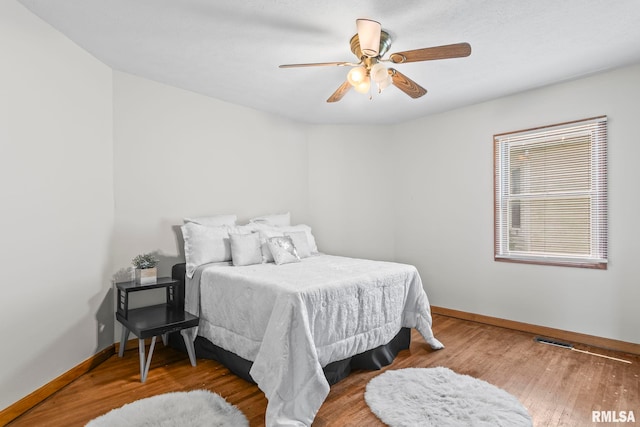 321 N 5th St, Petersburg, IL 62675 - bedroom with wood finished floors and a ceiling fan